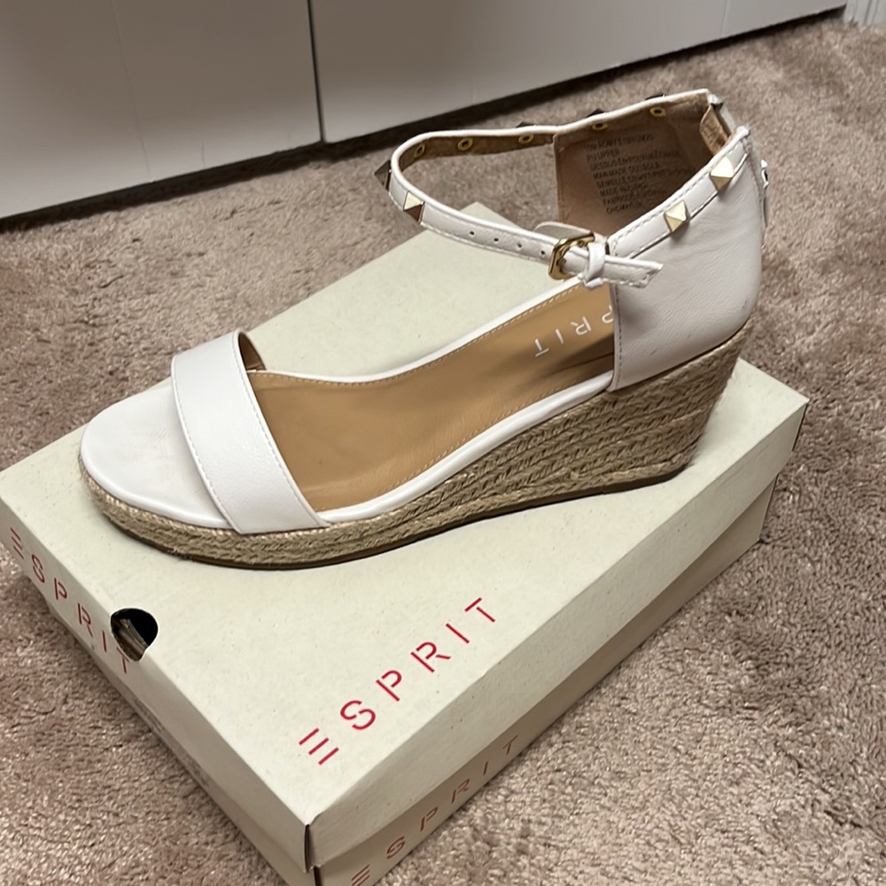 Esprit white wedges